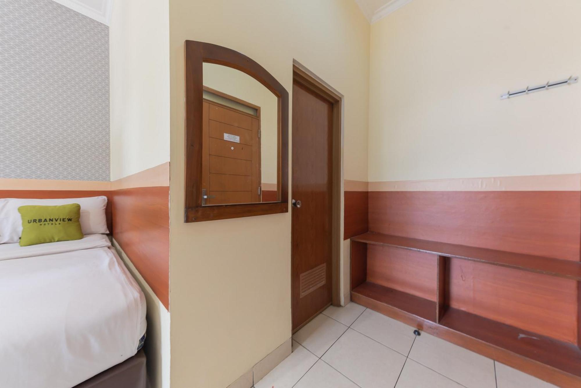 Urbanview Hotel Sakura Bandung Exterior photo