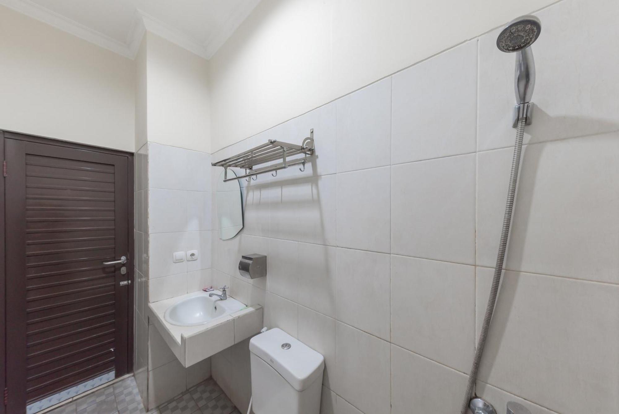 Urbanview Hotel Sakura Bandung Exterior photo