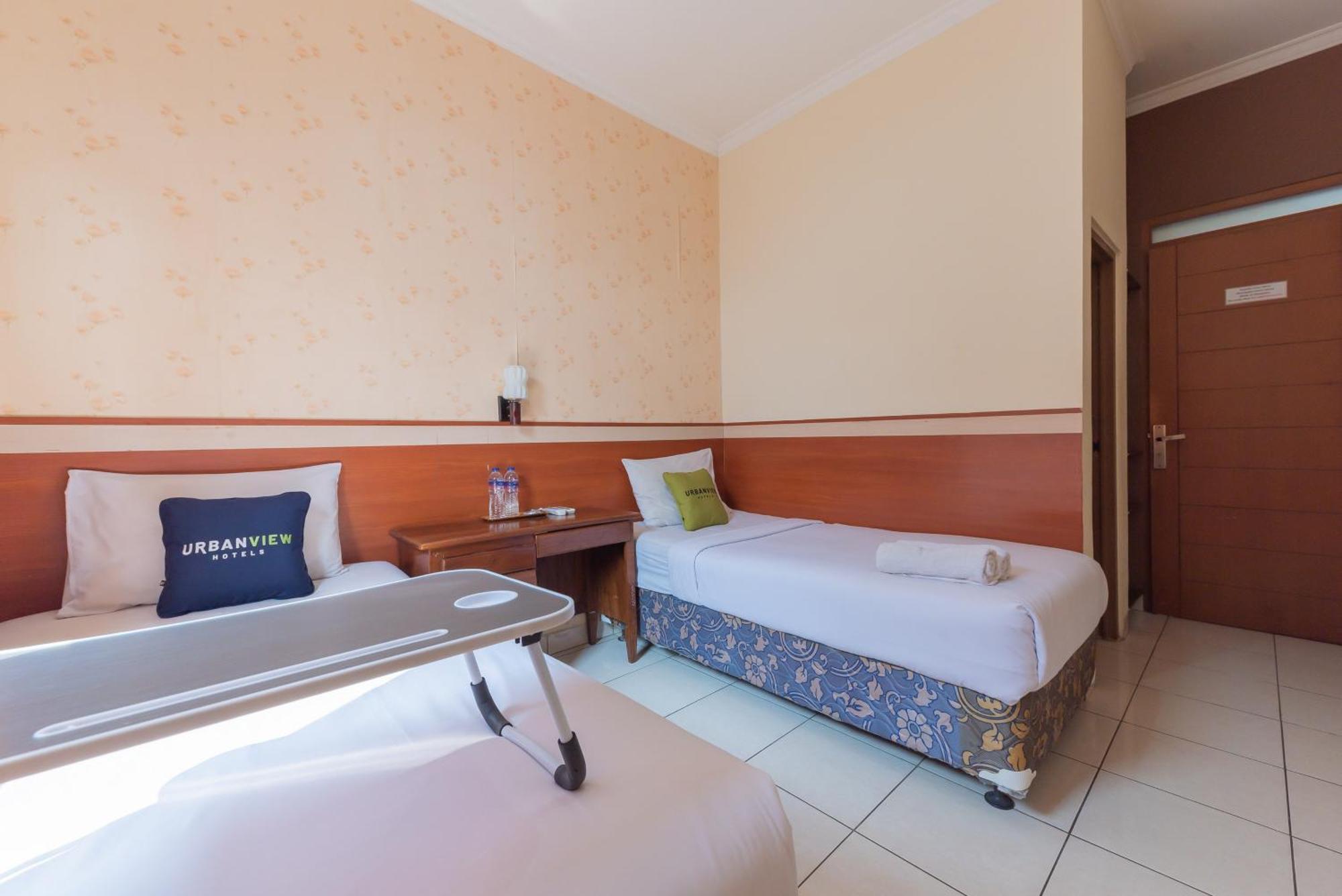 Urbanview Hotel Sakura Bandung Exterior photo
