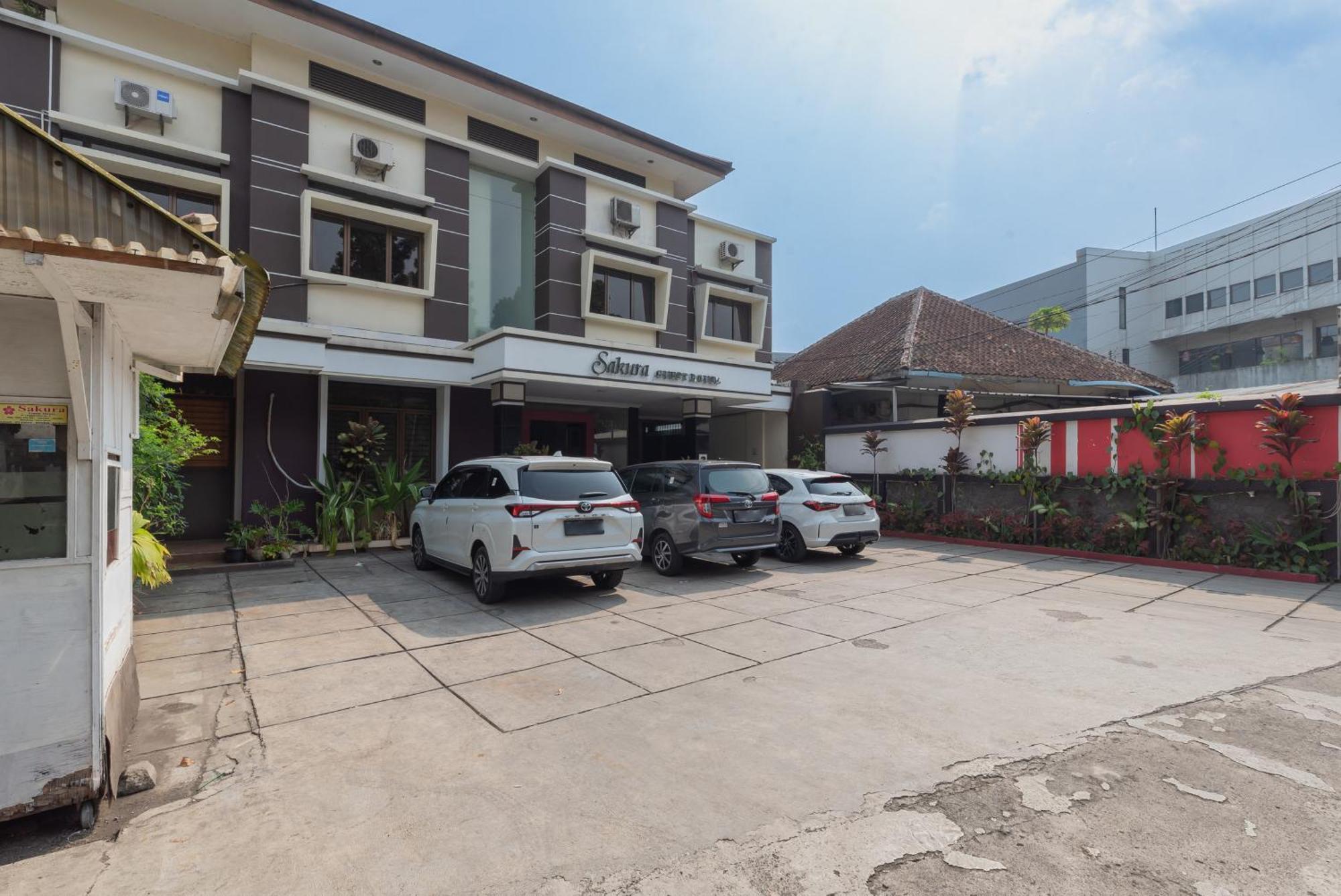 Urbanview Hotel Sakura Bandung Exterior photo