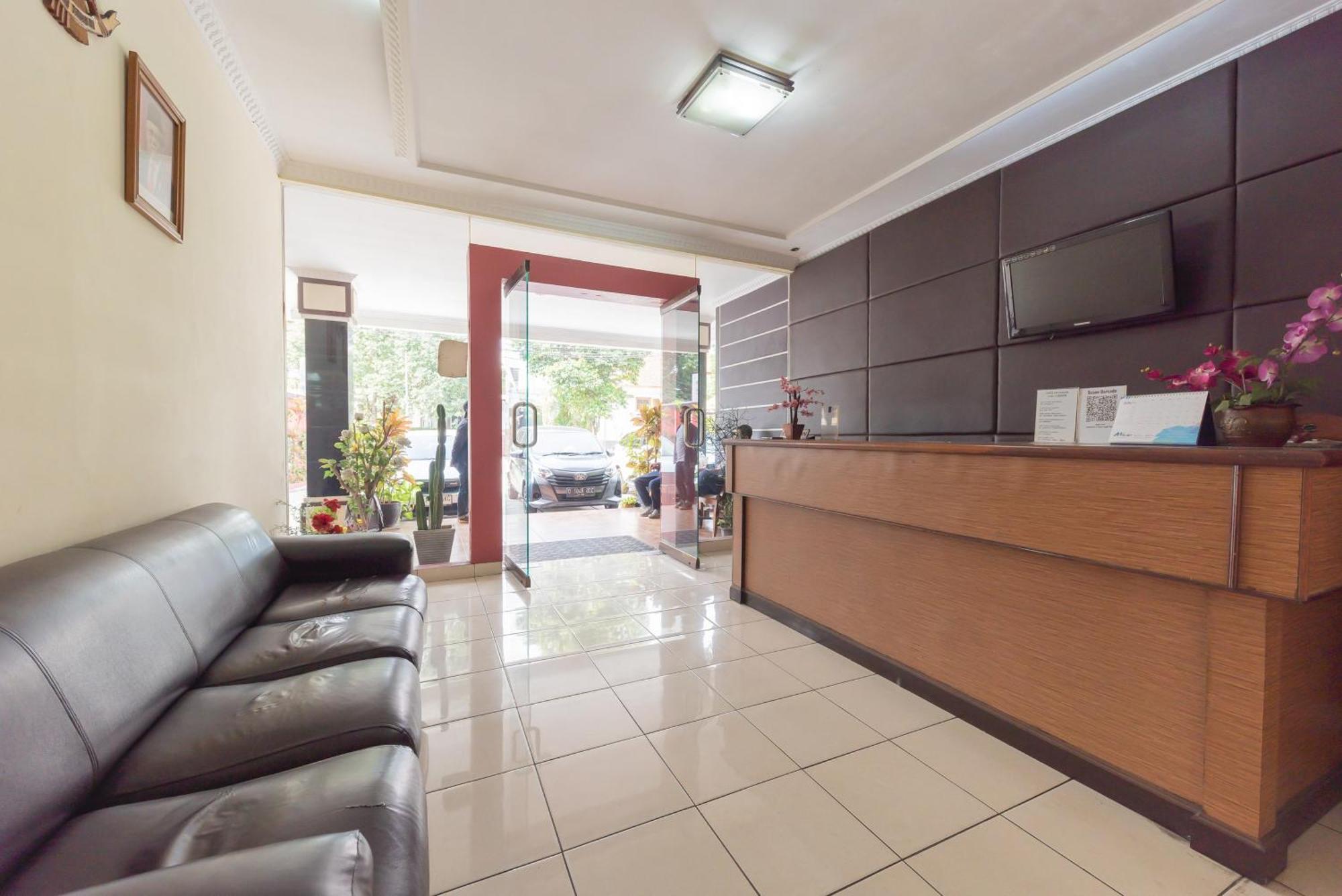 Urbanview Hotel Sakura Bandung Exterior photo