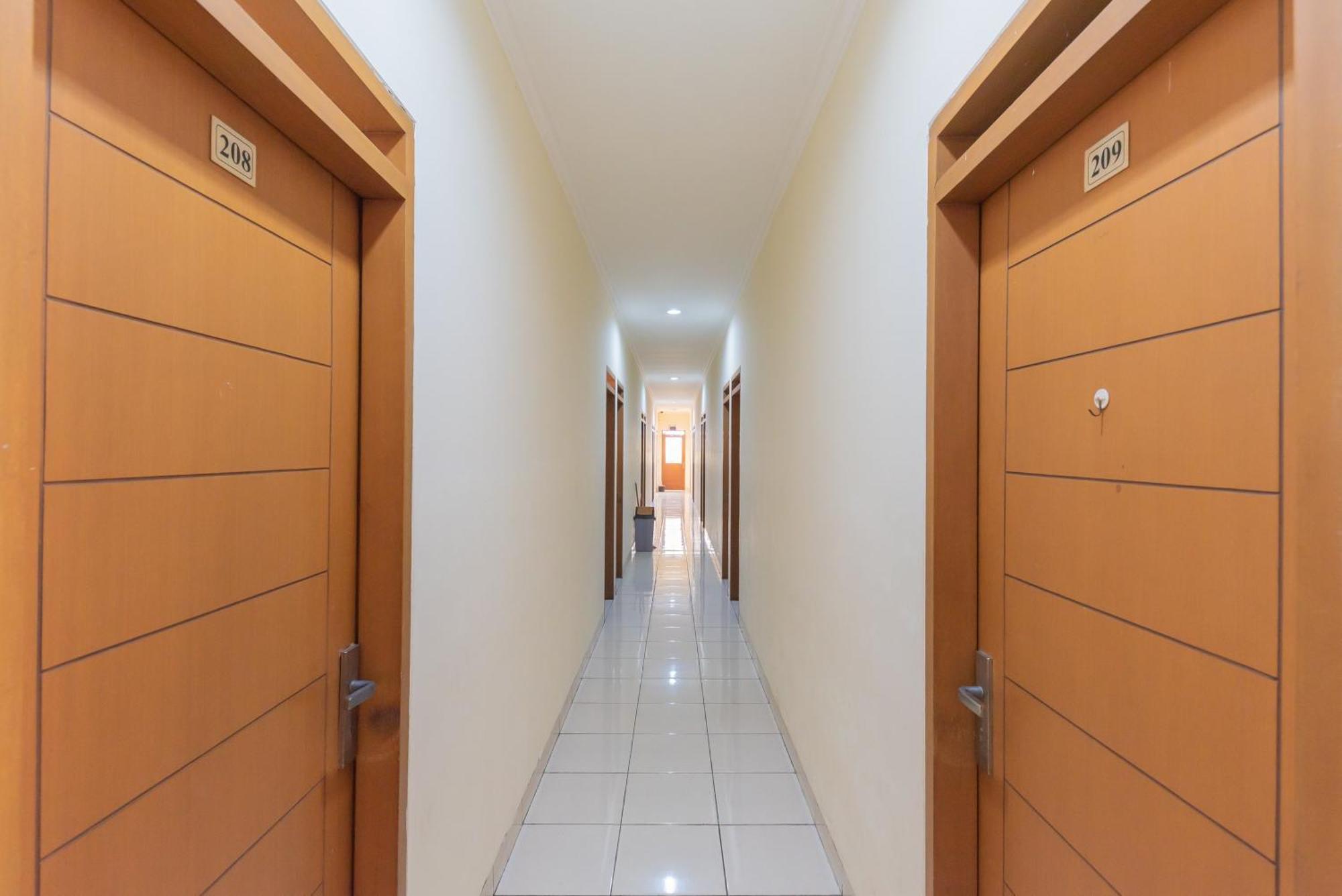Urbanview Hotel Sakura Bandung Exterior photo
