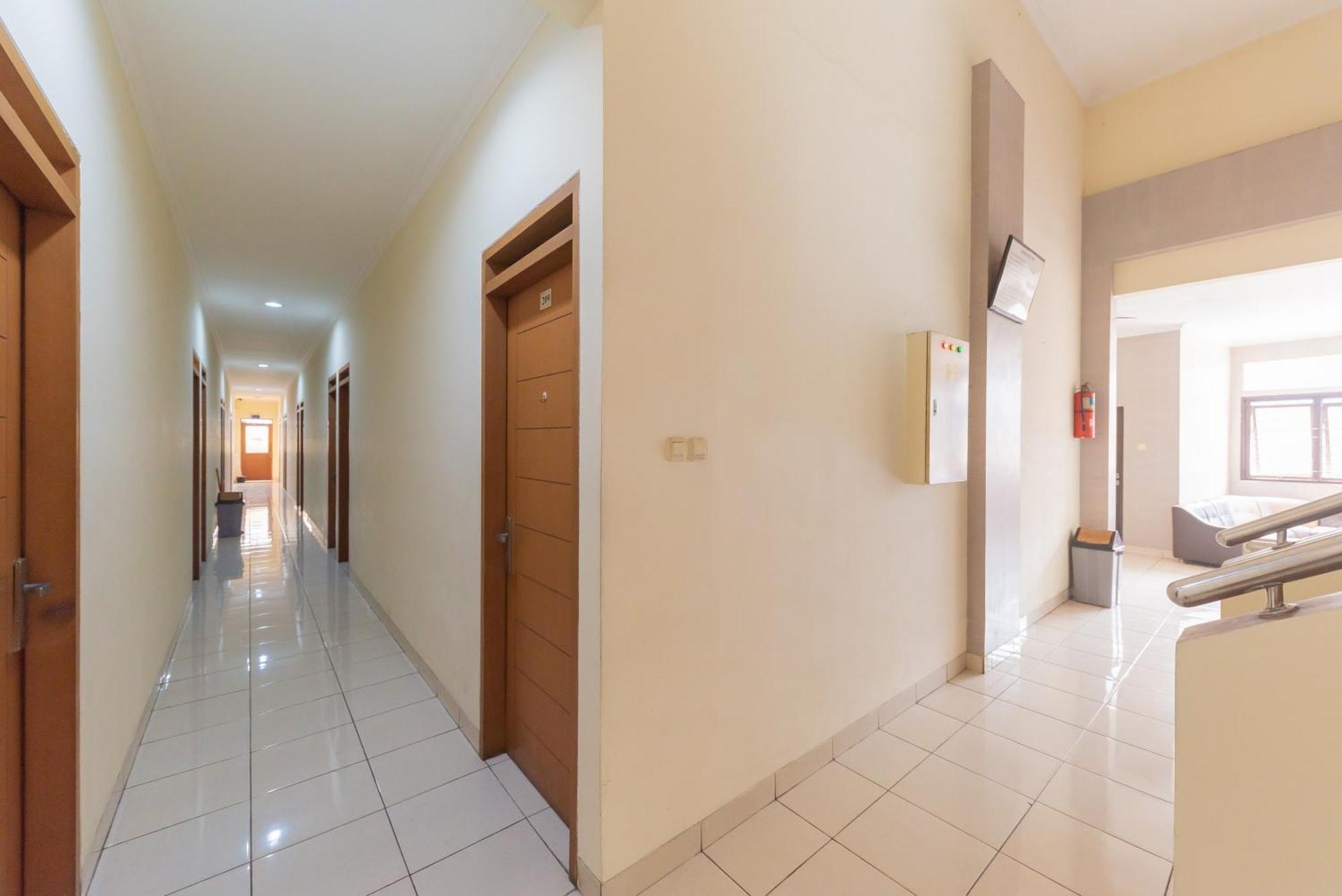 Urbanview Hotel Sakura Bandung Exterior photo