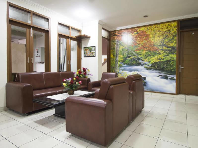 Urbanview Hotel Sakura Bandung Exterior photo