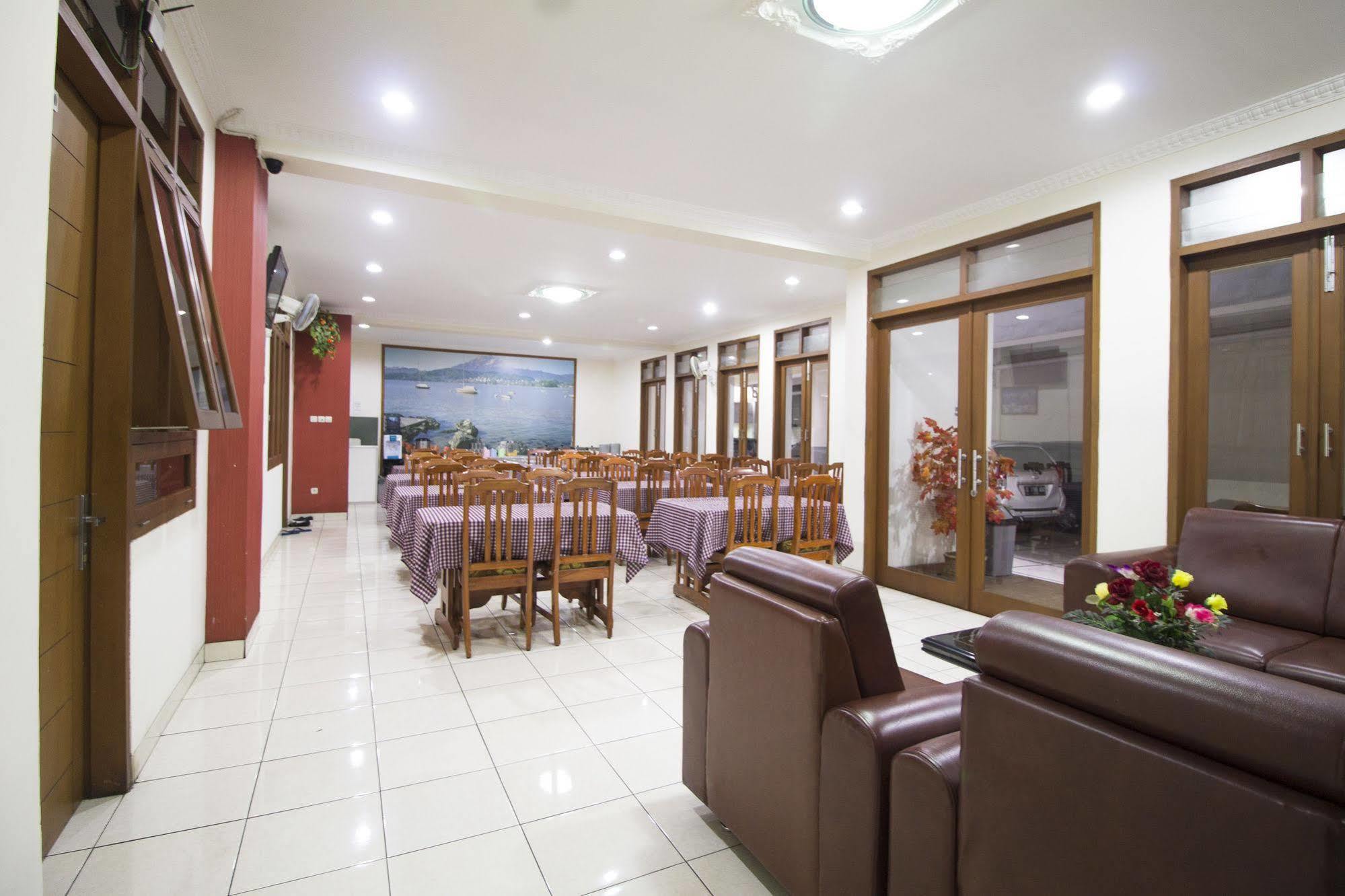 Urbanview Hotel Sakura Bandung Exterior photo